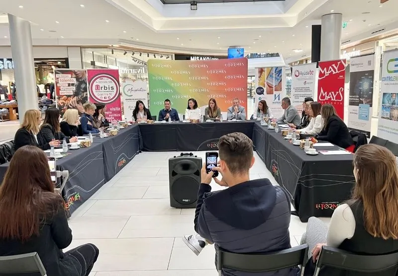 Mesa redonda sobre la conciliación laboral para jóvenes empresarios en El Tormes