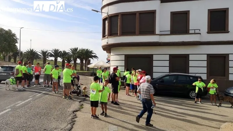 Los caminantes iniciaron la marcha en la Plaza de la Farola