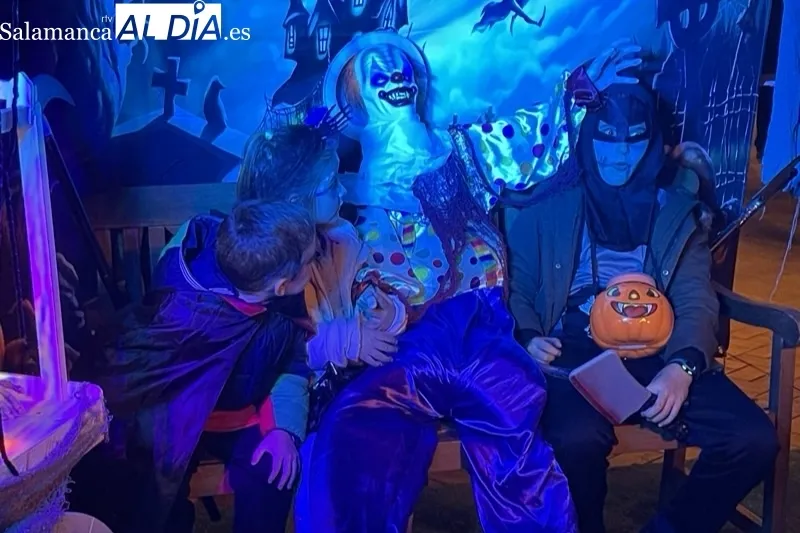 Foto 5 - Una noche de Halloween multitudinaria y 'terror&iacute;ficamente divertida' en Pe&ntilde;aranda