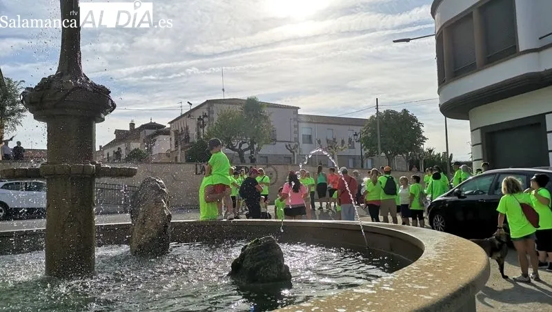 Los caminantes iniciaron la marcha en la Plaza de la Farola
