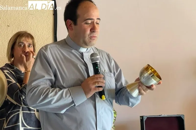 Mancera de Abajo entregaba un regalo de despedida a Fernando García