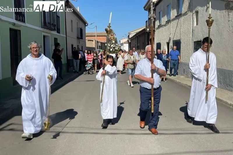 Mancera de Abajo vivía en las calles la procesión de la Virgen del Rosario