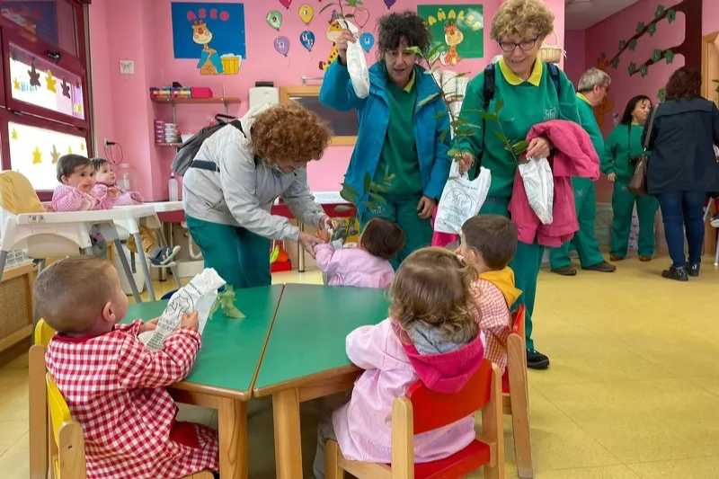 Más de mil árboles llegaban hoy a Peñaranda