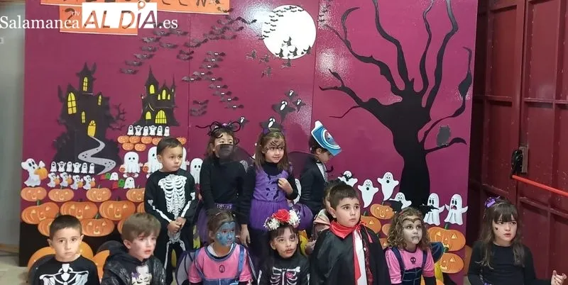 Niñas y niños pasaron una divertida tarde de Halloween en el polideportivo municipal