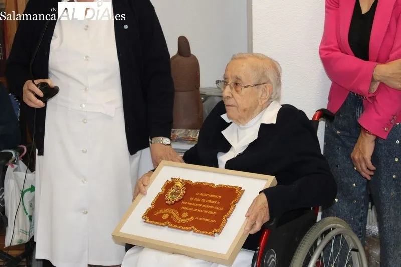 Foto 2 - Alba de Tormes rinde homenaje a Sor Milagros, la persona m&aacute;s longeva del municipio&nbsp;