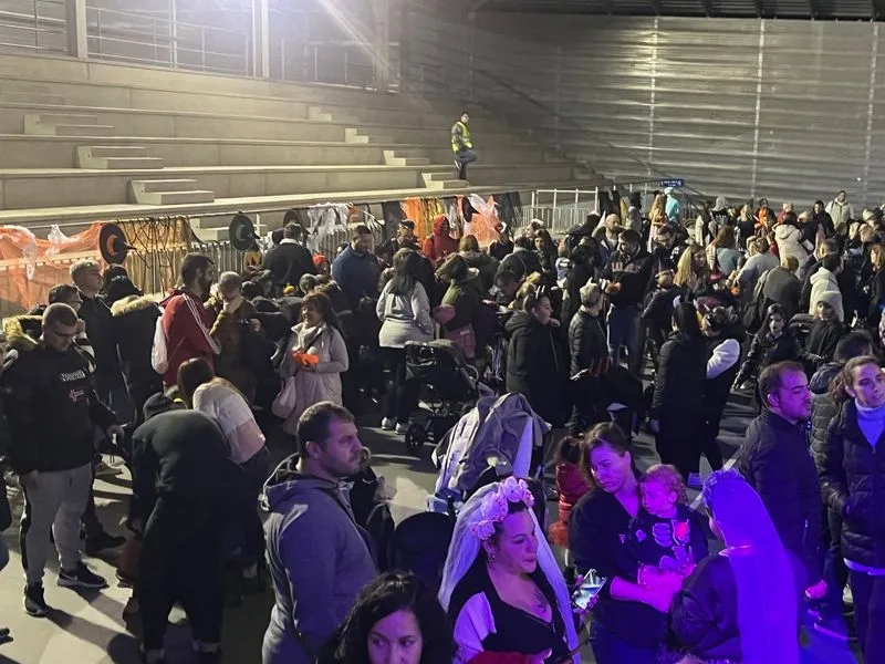 Los vecinos de Carbajosa disfrutando de las actividades de Halloween organizadas por el Ayuntamiento.
