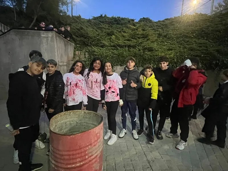 Los vecinos de Carbajosa disfrutando de las actividades de Halloween organizadas por el Ayuntamiento.