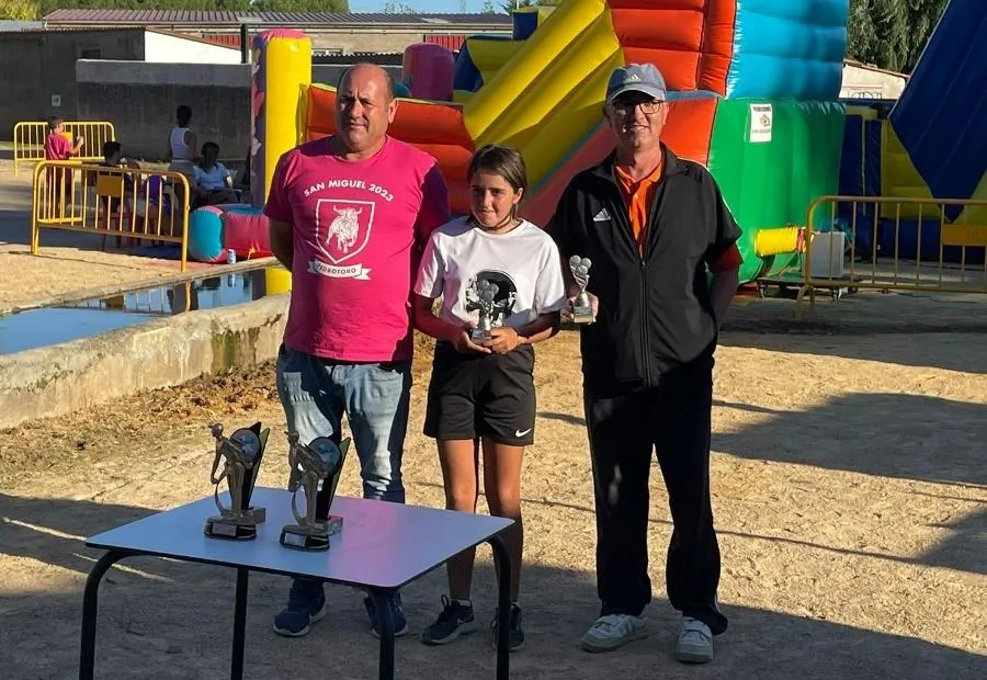 Foto 6 - &Aacute;lvaro y Fran Sastre se imponen en el II Campeonato Internacional de Petanca de Pedrotoro