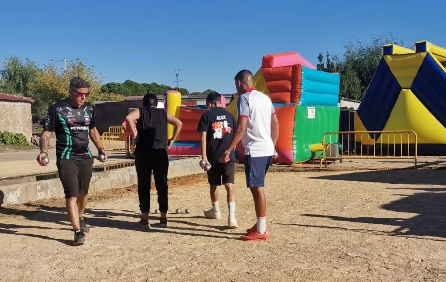 Foto 4 - &Aacute;lvaro y Fran Sastre se imponen en el II Campeonato Internacional de Petanca de Pedrotoro