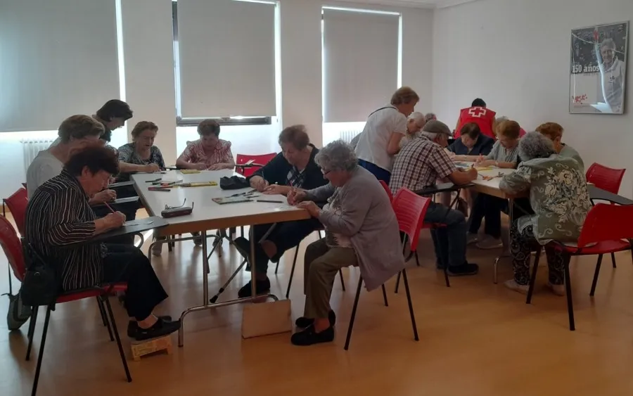 Foto 5 - Cruz Roja reinicia sus talleres con mayores celebrando el D&iacute;a Internacional de las Personas de Edad
