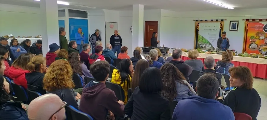 Foto 5 - Las Jornadas Micol&oacute;gicas de Salamanca re&uacute;nen a 130 comensales en Serradilla del Arroyo