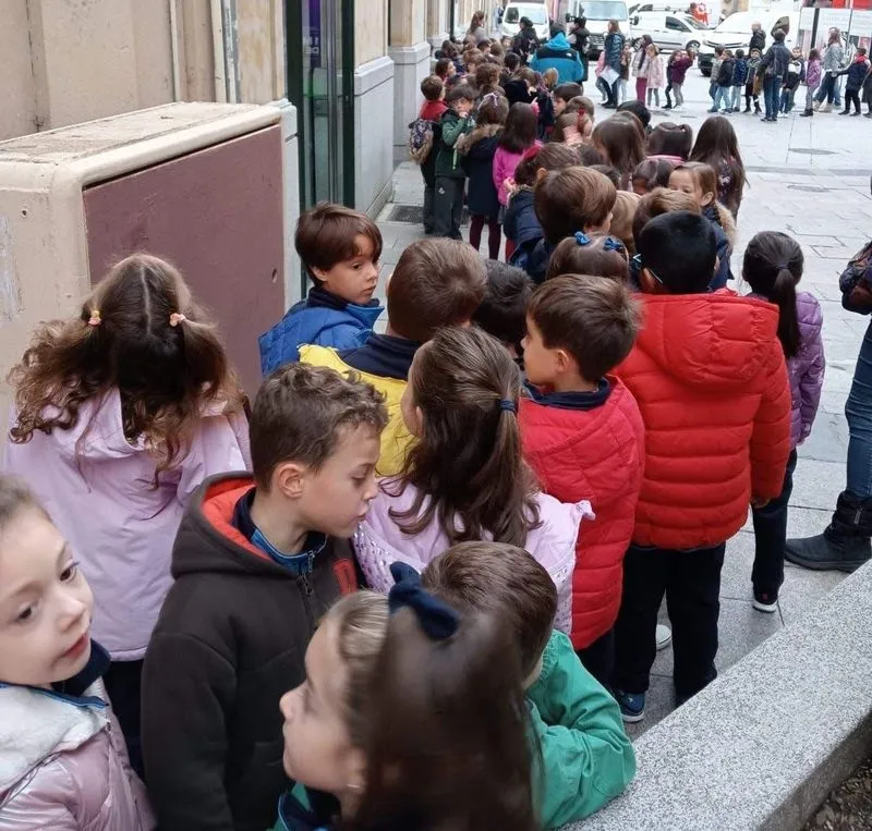 Foto 4 - Visita al Liceo de los alumnos de 1&ordm; y 2&ordm; de Primaria de San Juan Bosco 
