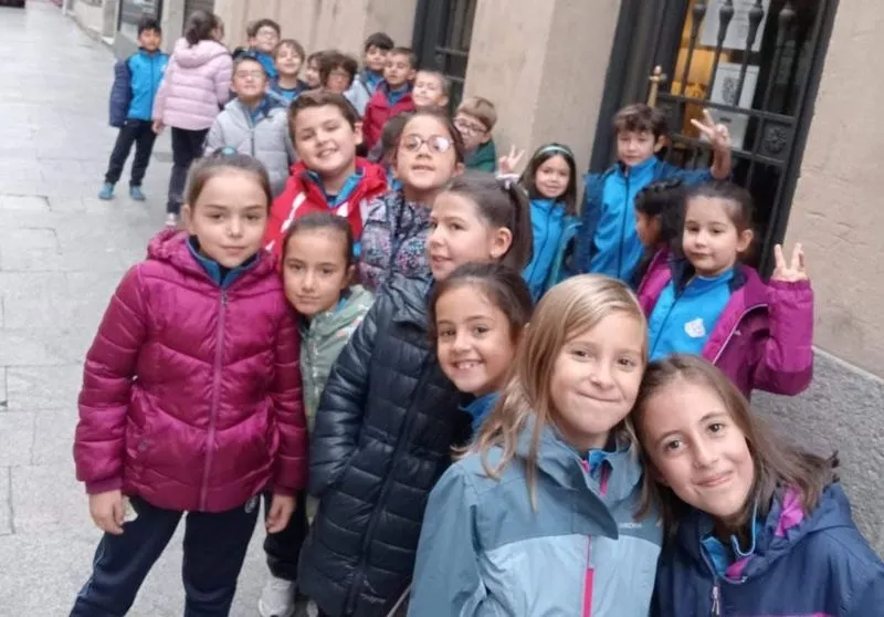Foto 2 - Visita al Liceo de los alumnos de 1&ordm; y 2&ordm; de Primaria de San Juan Bosco 