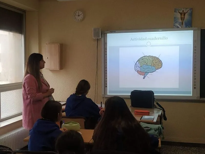 Foto 2 - Alumnos del colegio San Juan Bosco de Salamanca participan en 'Conoce tu cerebro. T&eacute;cnicas de apoyo al estudio'