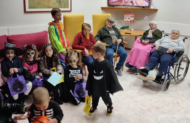 Foto 11 - Ni&ntilde;os de El Sah&uacute;go, Robleda, Ciudad Rodrigo, Martiago y Agallas celebran juntos Halloween