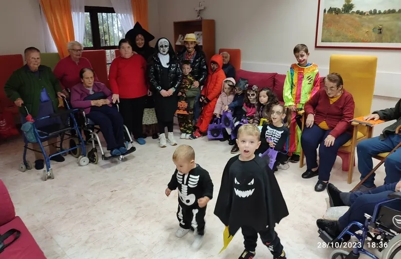Foto 7 - Ni&ntilde;os de El Sah&uacute;go, Robleda, Ciudad Rodrigo, Martiago y Agallas celebran juntos Halloween