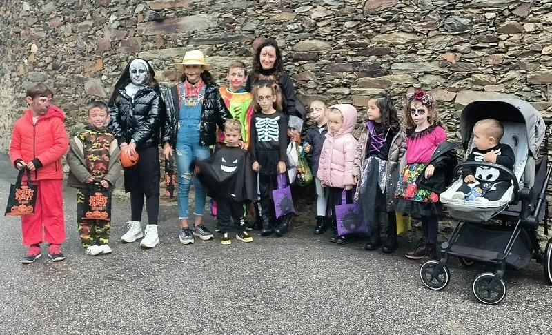 Foto 3 - Ni&ntilde;os de El Sah&uacute;go, Robleda, Ciudad Rodrigo, Martiago y Agallas celebran juntos Halloween
