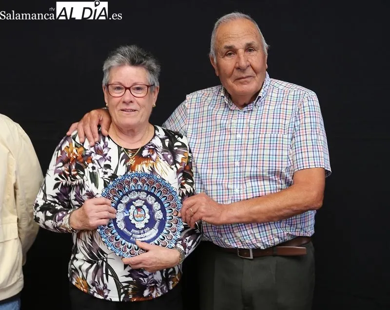 Foto 4 - Homenaje a cinco matrimonios por sus Bodas de Oro