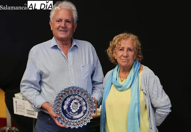 Foto 2 - Homenaje a cinco matrimonios por sus Bodas de Oro