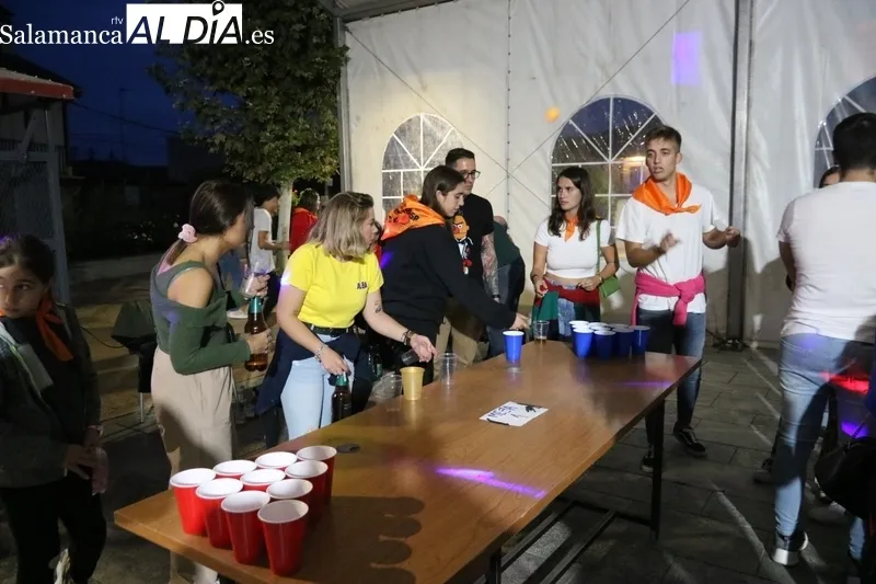 La juventud de El Cubo de Don Sancho disfruta de las fiestas de Santa Teresa / CORRAL