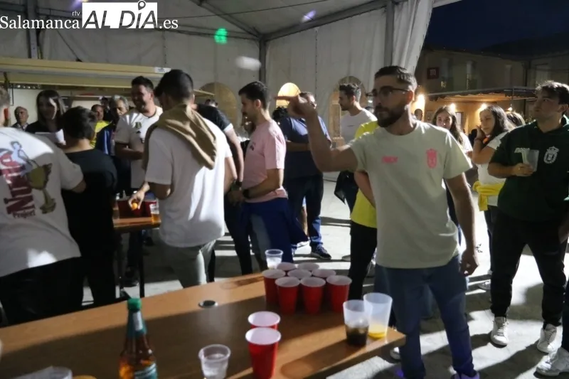 La juventud de El Cubo de Don Sancho disfruta de las fiestas de Santa Teresa / CORRAL