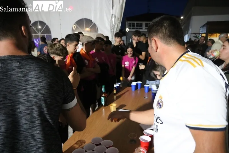 La juventud de El Cubo de Don Sancho disfruta de las fiestas de Santa Teresa / CORRAL