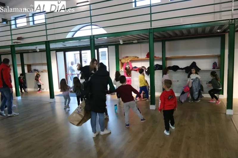 Clase de 'Iniciación a la danza' con niños de 4 a 6 años / CORRAL
