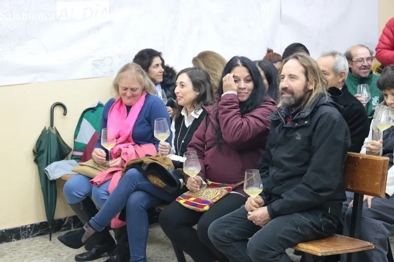 Balance positivo en el ecuador de la I Feria del Vino de Aldeadávila a pesar de la lluvia / CORRAL 