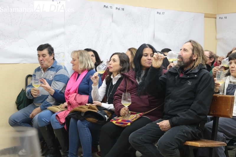 Balance positivo en el ecuador de la I Feria del Vino de Aldeadávila a pesar de la lluvia / CORRAL 