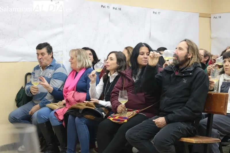 Balance positivo en el ecuador de la I Feria del Vino de Aldeadávila a pesar de la lluvia / CORRAL 