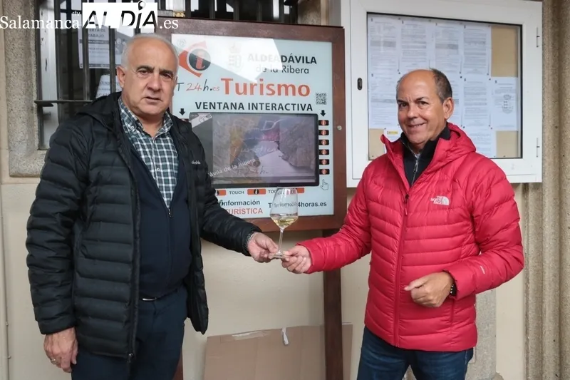 Balance positivo en el ecuador de la I Feria del Vino de Aldeadávila a pesar de la lluvia / CORRAL 