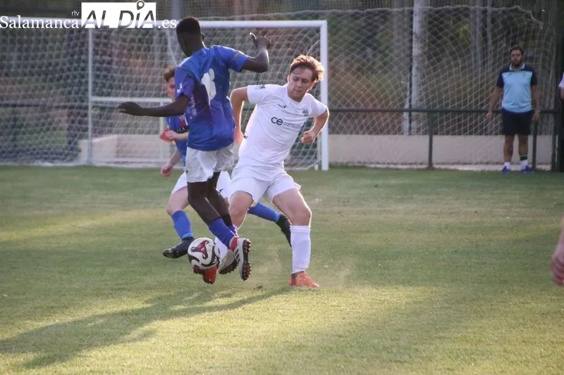 Foto 7 - &Eacute;pica primera victoria de la temporada para el Aficionado del Alba de Tormes CF (2-1)