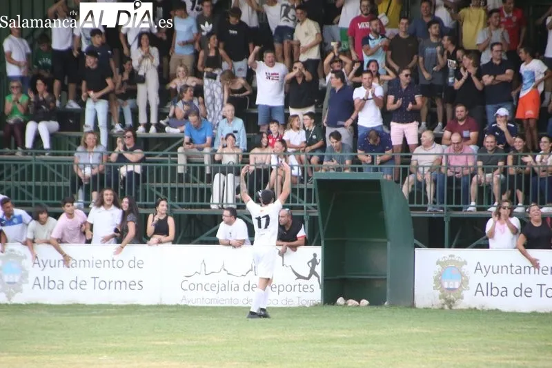 Foto 4 - &Eacute;pica primera victoria de la temporada para el Aficionado del Alba de Tormes CF (2-1)