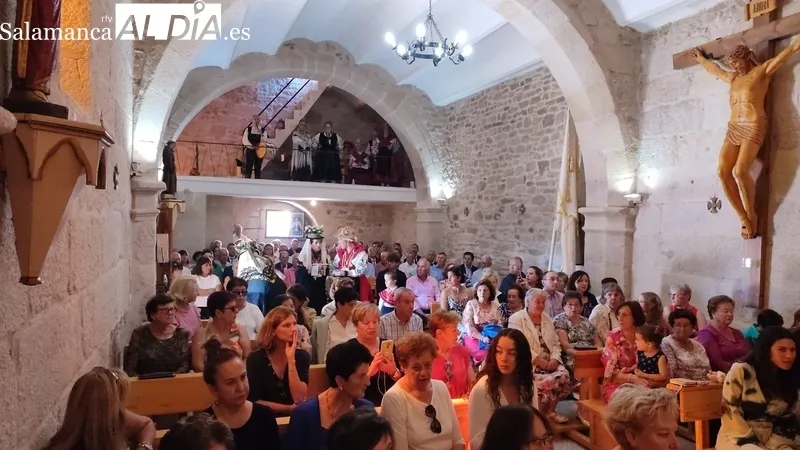 Misa en honor a la Virgen del Rosario oficiada por el obispo José Luis Retana en Valderrodrigo / CORRAL 