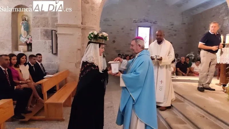 Misa en honor a la Virgen del Rosario oficiada por el obispo José Luis Retana en Valderrodrigo / CORRAL 