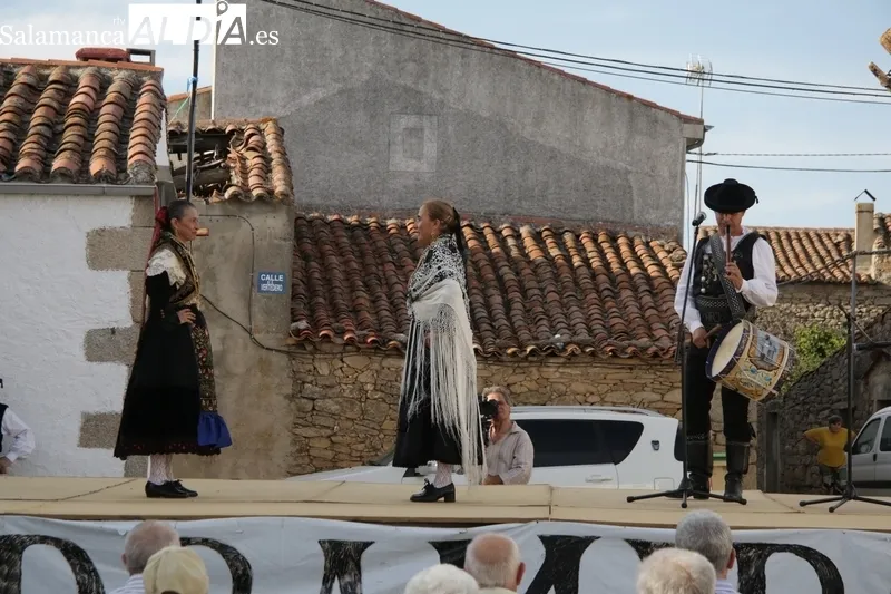 En esta edición participaron ocho tamborileros de distintos puntos de la provincia junto a una veintena de bailadoras y bailadores / CORRAL 