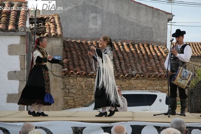 En esta edición participaron ocho tamborileros de distintos puntos de la provincia junto a una veintena de bailadoras y bailadores / CORRAL 
