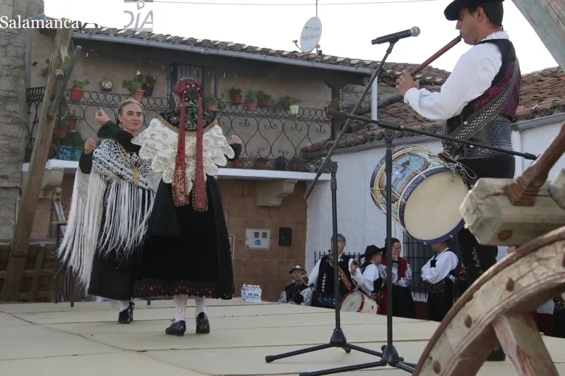 En esta edición participaron ocho tamborileros de distintos puntos de la provincia junto a una veintena de bailadoras y bailadores / CORRAL 
