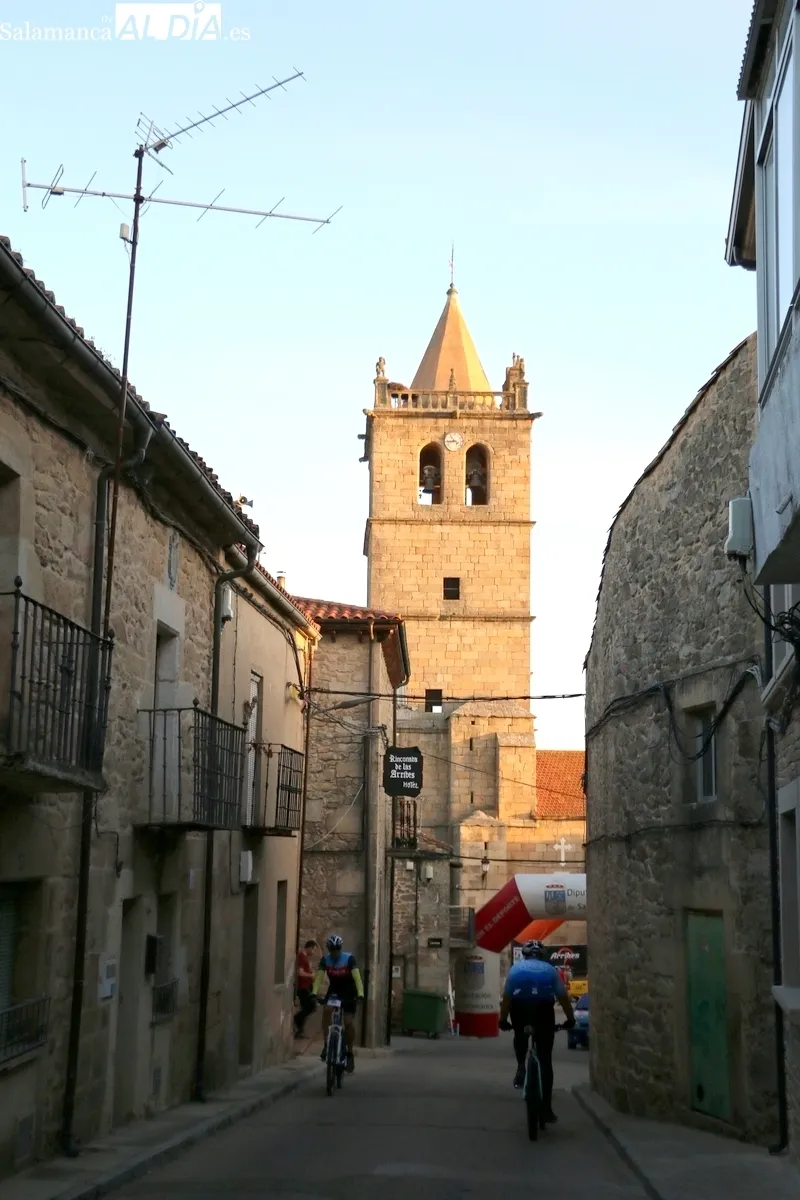 Un centenar de corredores tomaban la salida este domingo en la VII Arribes Race de Aldeadávila / CORRAL