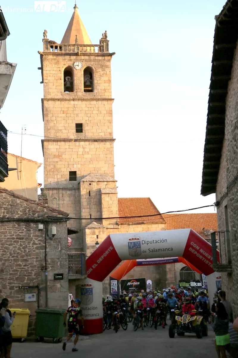 Un centenar de corredores tomaban la salida este domingo en la VII Arribes Race de Aldeadávila / CORRAL