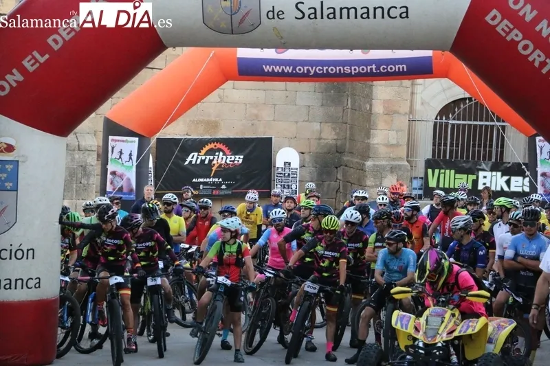 Un centenar de corredores tomaban la salida este domingo en la VII Arribes Race de Aldeadávila / CORRAL