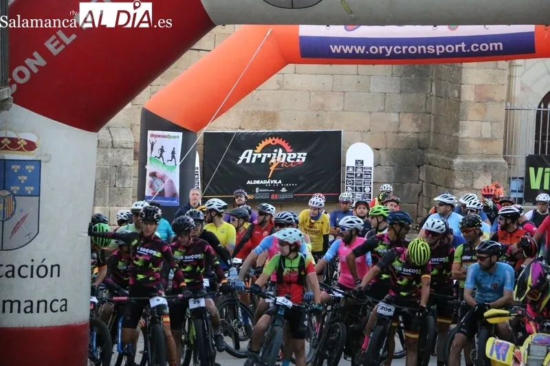 Un centenar de corredores tomaban la salida este domingo en la VII Arribes Race de Aldeadávila / CORRAL