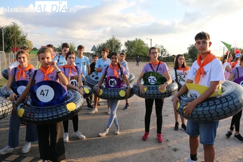 Divertida yincana de peñas con disfraces en  El Cubo de Don Sancho / CORRAL