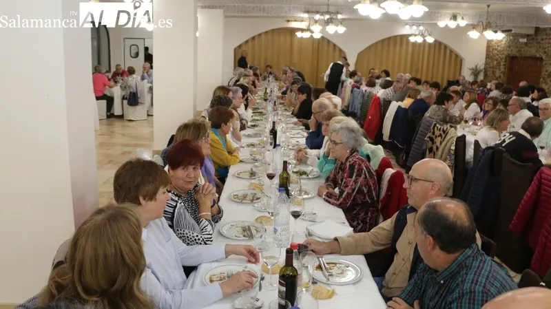 Homenaje en Vitigudino a la enfermera Nieves García por su jubilación / CORRAL 