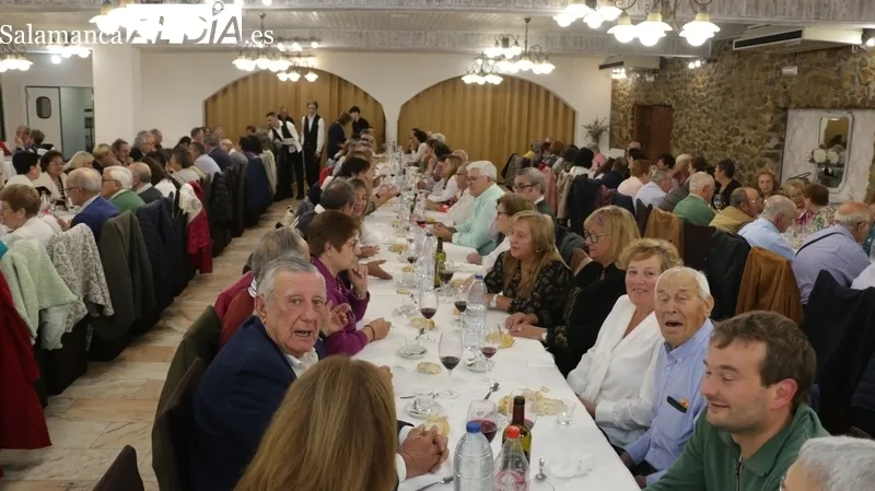 Homenaje en Vitigudino a la enfermera Nieves García por su jubilación / CORRAL 