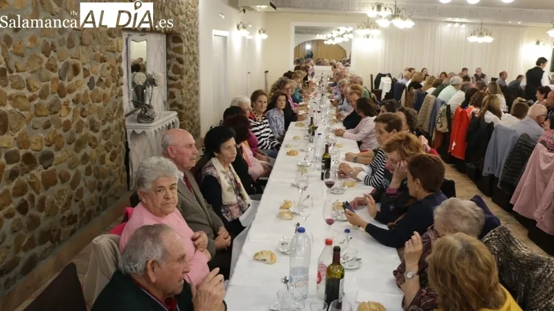 Homenaje en Vitigudino a la enfermera Nieves García por su jubilación / CORRAL 