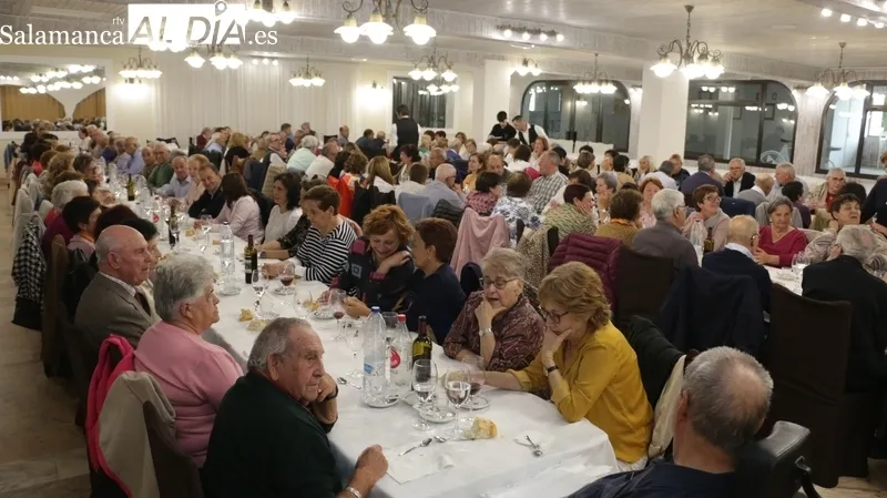 Homenaje en Vitigudino a la enfermera Nieves García por su jubilación / CORRAL 