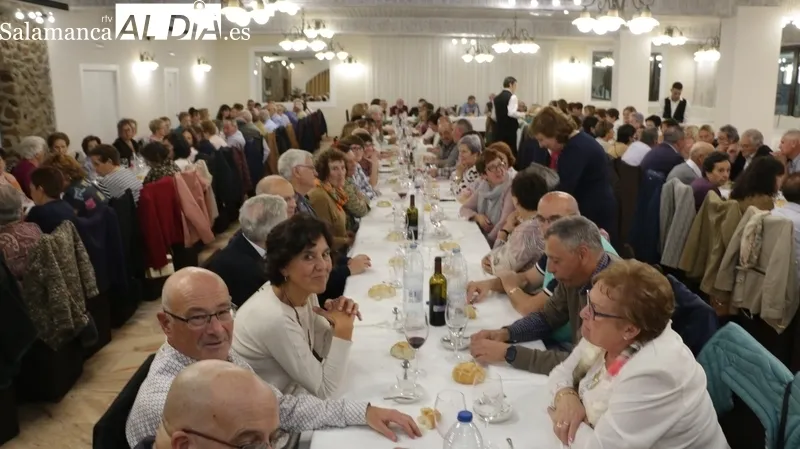 Homenaje en Vitigudino a la enfermera Nieves García por su jubilación / CORRAL 