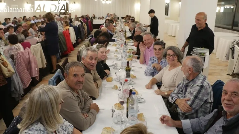 Homenaje en Vitigudino a la enfermera Nieves García por su jubilación / CORRAL 