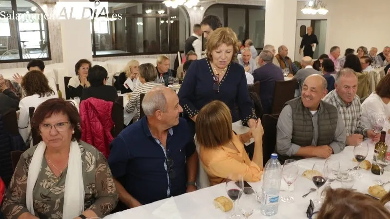 Homenaje en Vitigudino a la enfermera Nieves García por su jubilación / CORRAL 